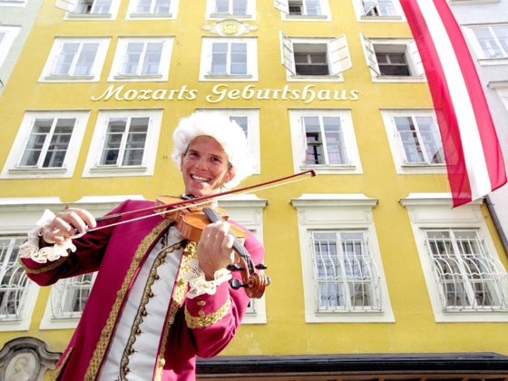Vor Mozarts Geburtshaus