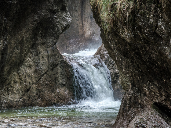 Wlides Wasser in der Almbachklamm