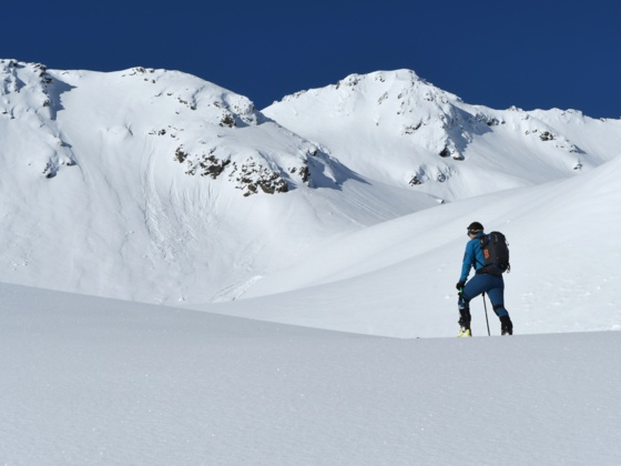 Frisch verschneit: Anstieg zum Samerschlag