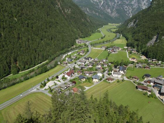 Blick auf Weißbach bei Lofer - Im Orszentrum beginnt die Hackerrunde