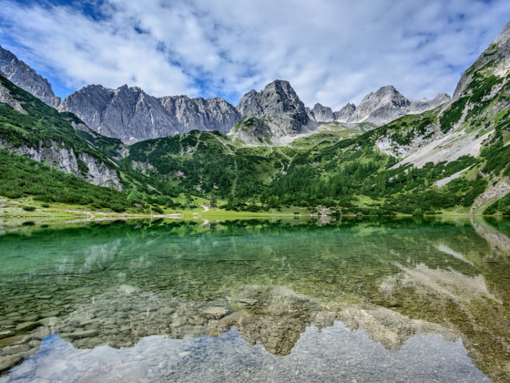 Der Drachensee mit seinem kristallklaren Wasser.