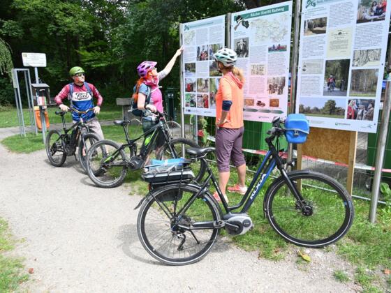 Infotafel mit Audioguide zum Räuber Kneißl Radweg