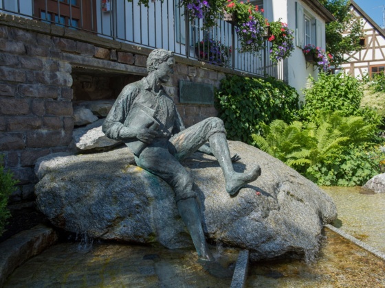 Der junge Kneipp - Brunnen vor dem Rathaus Bad Grönenbach