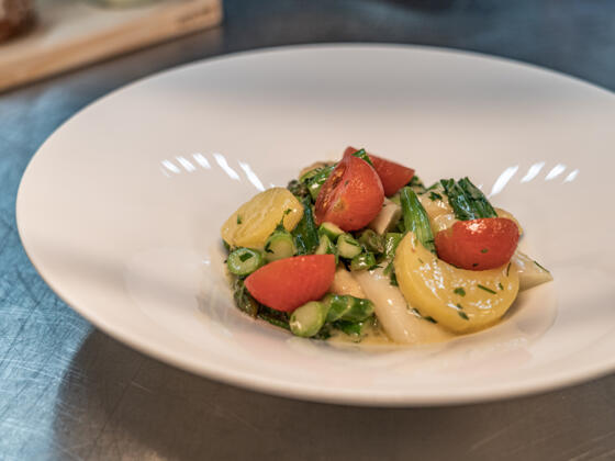 Cassoulet vom grünen und weißen Spargel