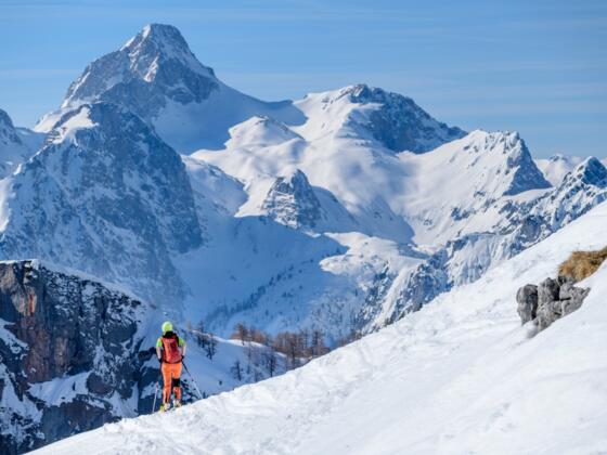 Abfahrtsgenuss mit Ausblick auf den Hundstod (2593 m)