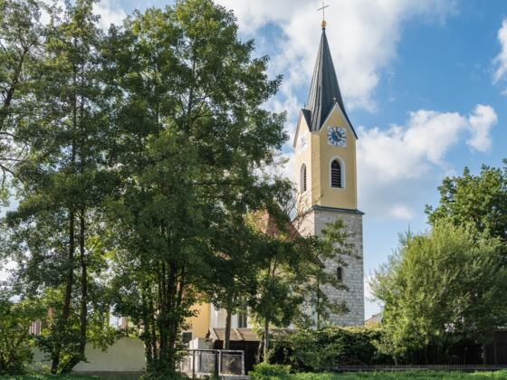 Die alte Pfarrkirche in der Startpunkt des Saaler Spaziergangs