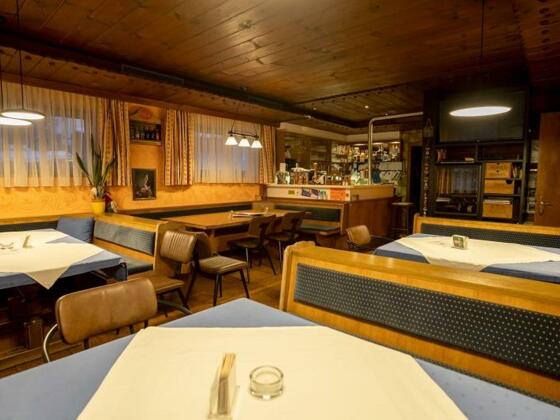 Pizzeria Molto Bene 22