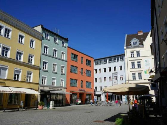 Ludwigsplatz mit "Grünem Markt" Rosenheim