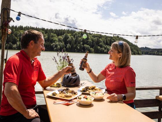 Brotzeit am Bootshaus am Schongauer Lido