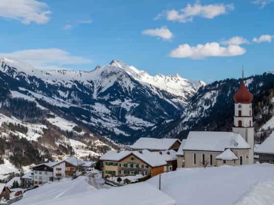 Blick auf das Ortszentrum von Raggal