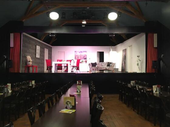 Saal und Bühen des Theaters im Roßstall