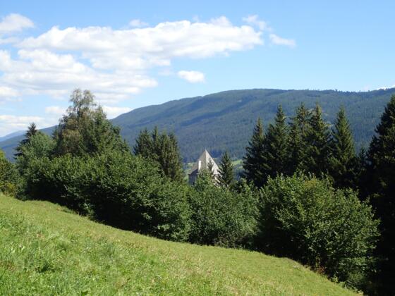 Beim Aufstieg sieht man nur wenig vom Schloss Moosham