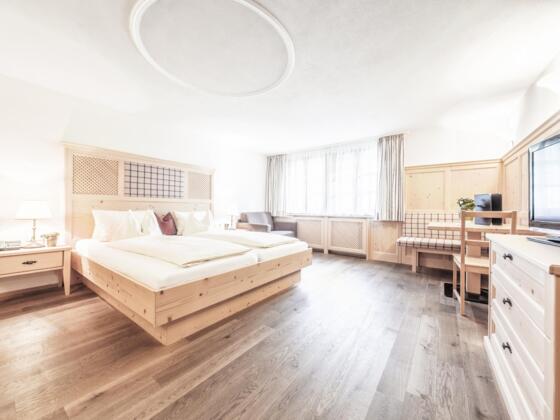 Doppelzimmer mit Naturholz