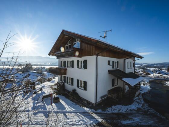 Haupthaus über den Dächern von Burgberg