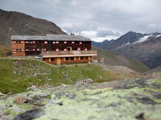 Vernagthütte im Sommer