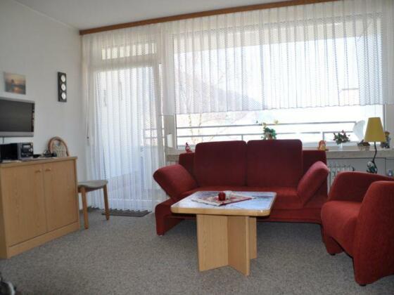 Sitzgarnitur + Fernseher