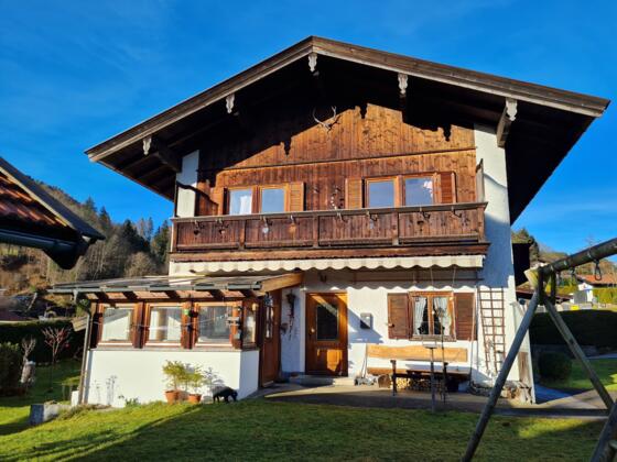 Haus mit Garten und Wintergarten