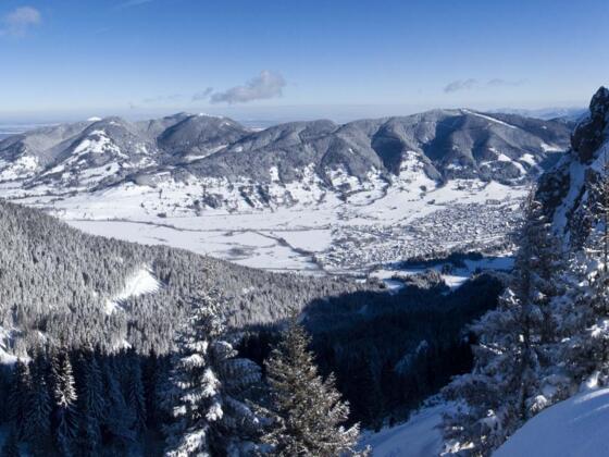 Panoramablick vom Zahn über Hohen Peißenberg, Hörnle, Aufacker und nach Oberammergau.