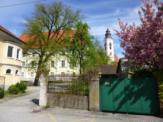 Evangelisches Bethaus und Katholischer Kirchturm in Eferding