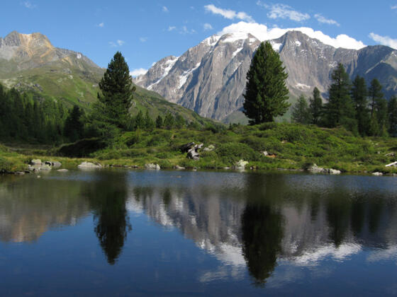 Der Durrnsee - dahinter linksdie  Rotbachlspitze und rechts das Hochfernermassiv