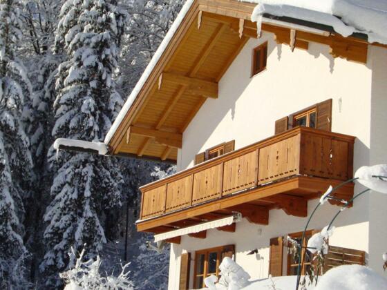 Unser Haus am Waldrand im Winter