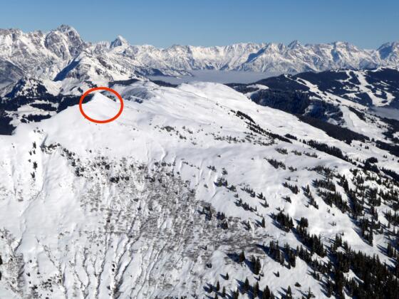 Der Spieleckkogel vom Staffkogel aus gesehen. Im Hintergrund links die Leoganger Steinberge und rechts das Steinerne Meer.