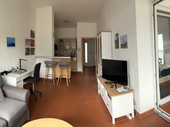 Blick vom Wohnzimmer zur Küche