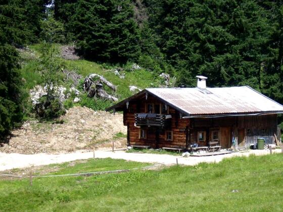 Kaser auf der Lattenbergalm