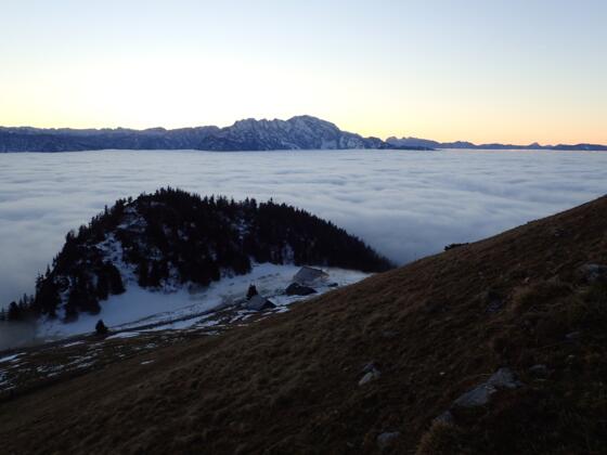 Enzianhütte und Gitschenwand vom Trattberganstieg aus gesehen