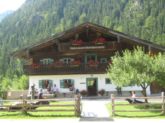 Die Nationalpark-Informationsstelle Hintersee im Klausbachhaus.