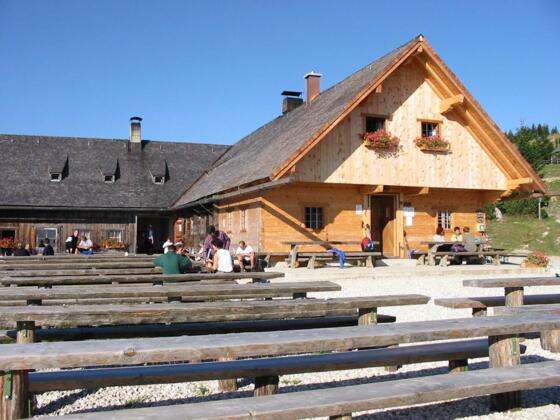 die gemütliche Almhütte