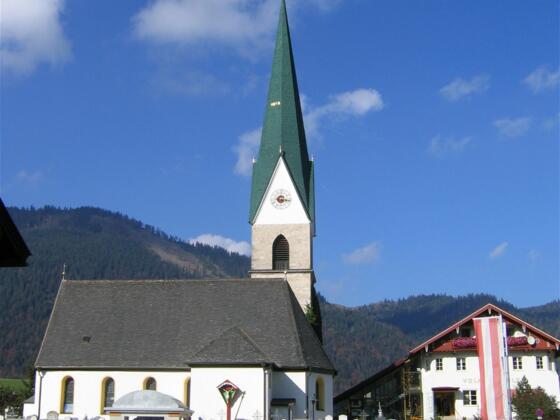 Die Pfarrkirche St. Nikolaus in Hinterthiersee.