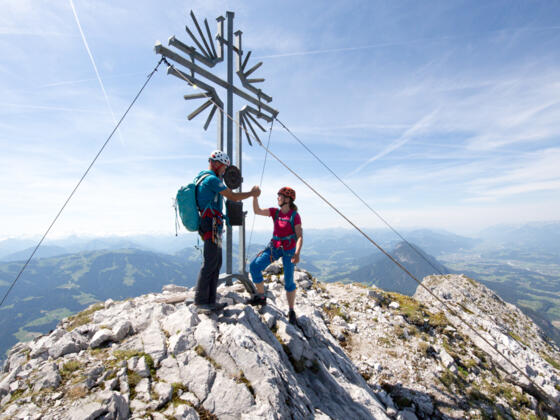 Handschlag am Gipfel des Zettenkaisers