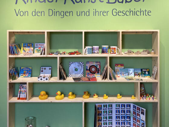 Der Setzkasten mit Sammelobjekten.