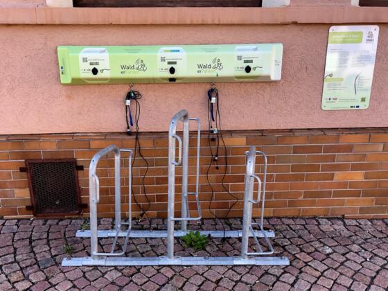 Wald erFahren kostenlose E-Bike Ladestation