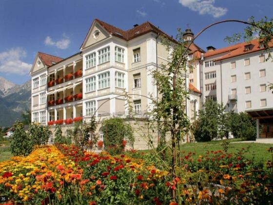 Kreuzschwestern Hall in Tirol Pilgerunterkunft