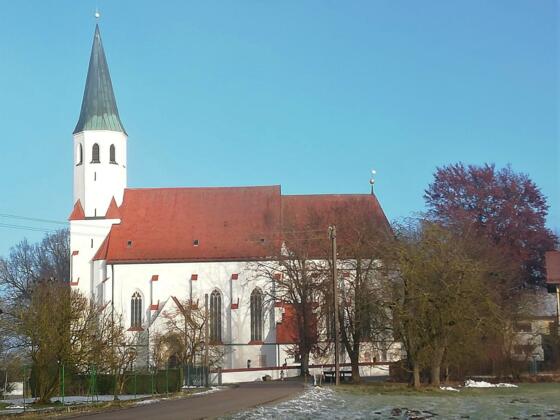 Blick auf die Filialkirche St. Georg von Süden