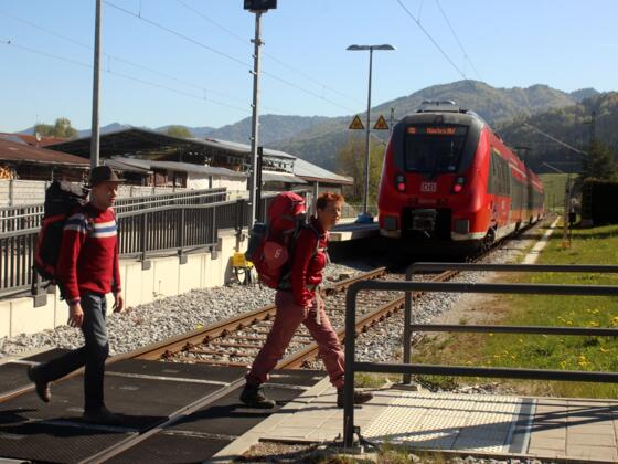 Bequem mit der Bahn bis zum Bahnhof Kochen und dann mit dem Bus zum Kesselbergsattel