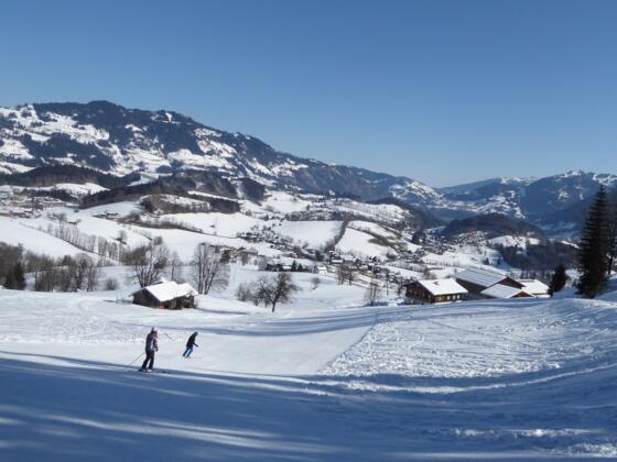 Die Piste führt in bester Harmonie mitten durch die bäuerliche Landschaft.