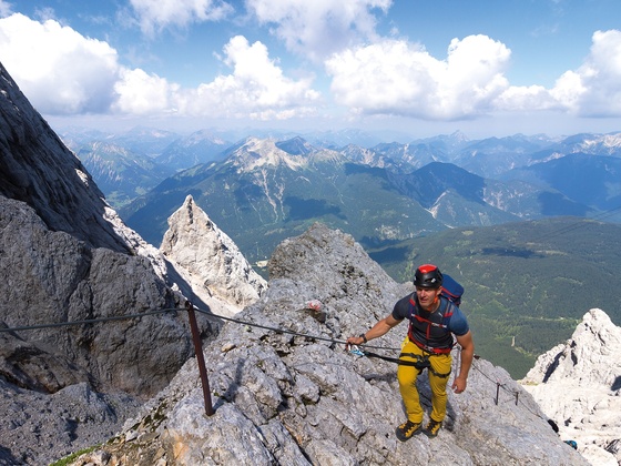 Blick vom Klettersteig nach Norden auf Eibsee und Kramer.