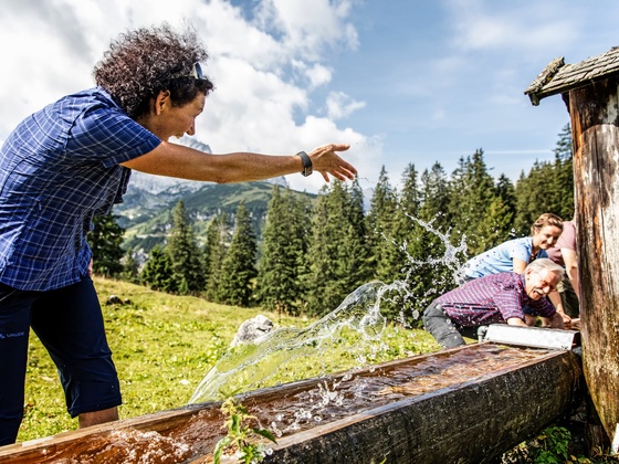Abkühlung am Wasser