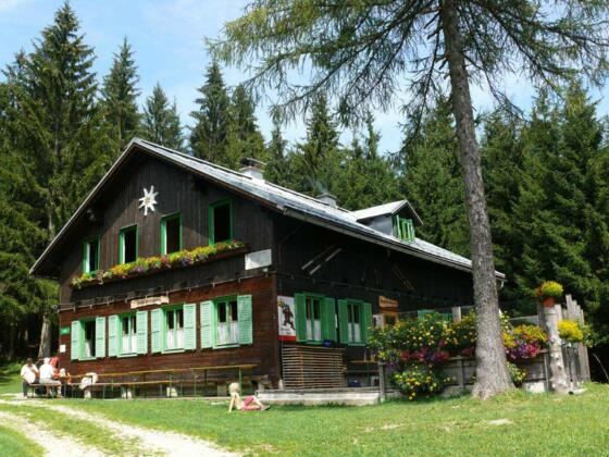 Amstettner Hütte im Sommer