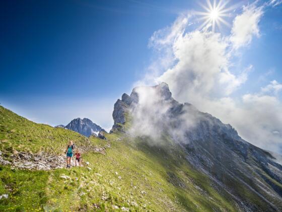 Auf schmalen Pfaden: Abstieg von der Gehrenspitze.
