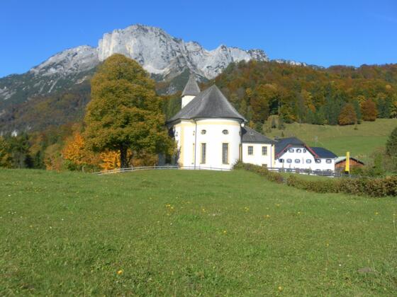 Wallfahrtskirche Maria Ettenberg vor Untersberg Südwand