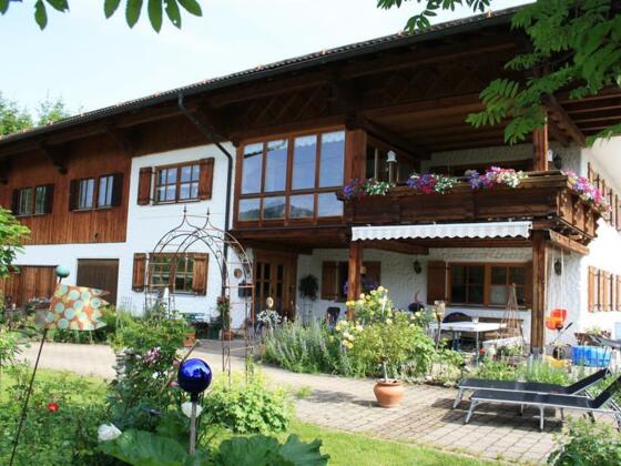 Terasse mit Haupteingang