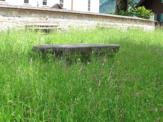 Ausrufestein vor dem Mesnerhaus