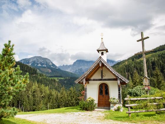 Die wunderschöne Kapelle beim Mandlberggut lädt zum Verweilen ein.