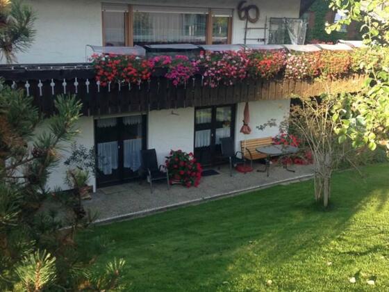 Hausansicht Südseite unten Ferienwohung Terrasse