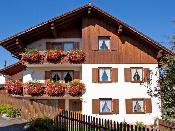 Hausansicht_070826_IMG_2854_beschnitten