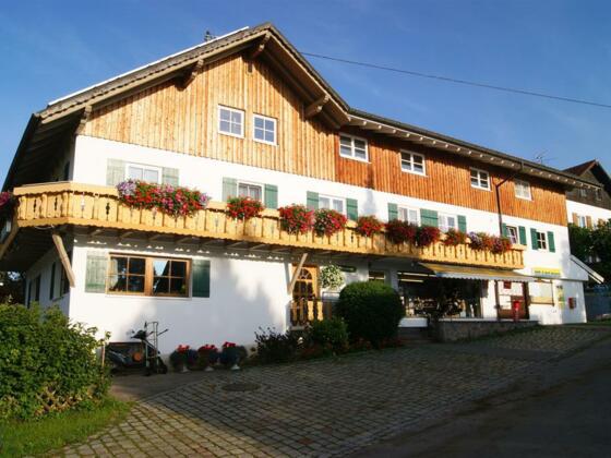 Haus Megele im Sommer